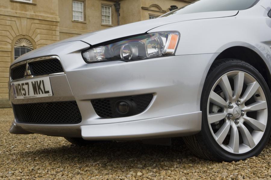  Mitsubishi Lancer 2007 года  (фото 16 из 104)
